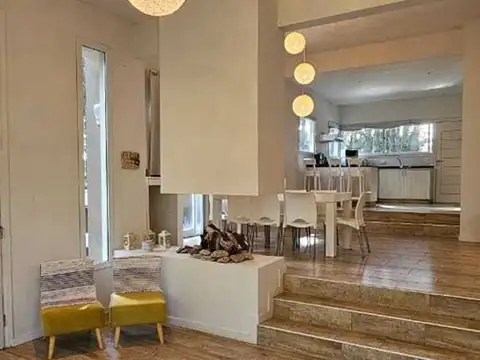 Casa en Venta con 3 cocheras