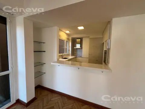 Martínez centro. 3 dormitorios, 1 baño y 1 toilette. Balcón.