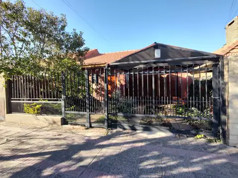 Casa en Alquiler con 1 cochera