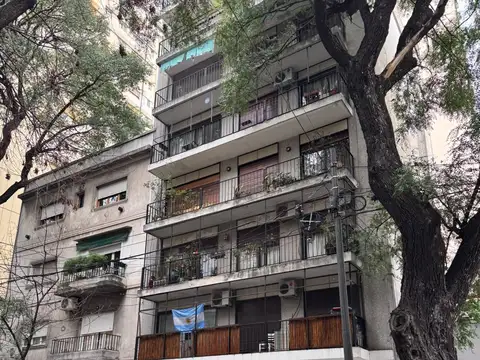 Hermoso piso de 4 amb c/dependencia, cochera y baulera. En Muy Buena Zona 