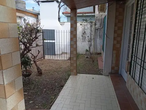 Depto Tipo Casa en Alquiler en Munro-Oeste, $ 900.000