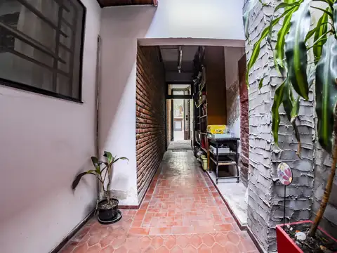 GALPÓN Y CASA CON AMPLIO TERRENO