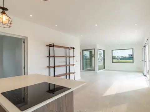 Casa 5 ambientes con 3 baños