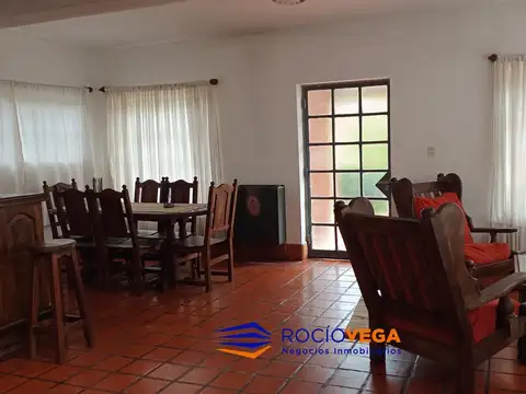 Casa 4 ambientes con 2 baños