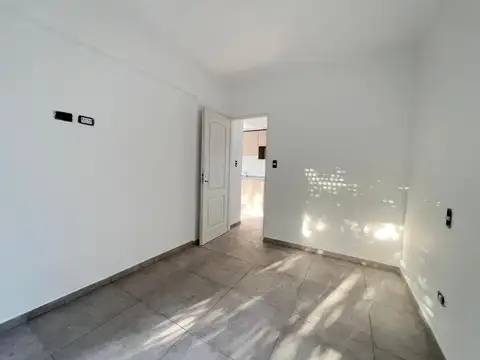 Venta, 1º y 2º piso FRENTE. departamentos 2 ambientes, SIN E