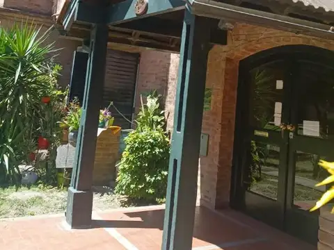 Av Monteverde 2450 , Piso 1