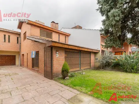 Casa 5 Ambientes en Venta en El Palomar