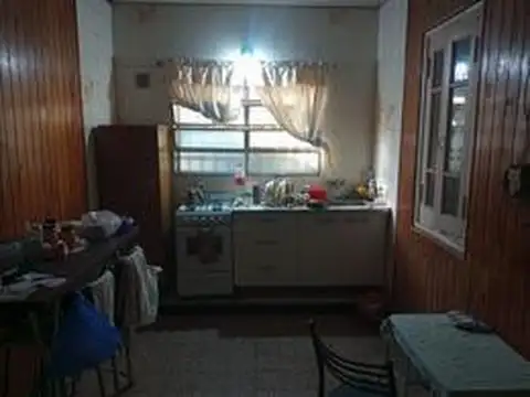 Casa 6 ambientes con 2 baños