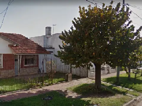 Casa 3 ambientes - A reciclar - Mateotti y San Salvador, Las Avenidas