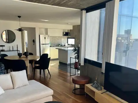 VENTA DEPARTAMENTO AMOEBLADO DE  2 DORMITORIOS, DOBLE BALCÓN, AMENITIES Y COCHERA  ZONA RIO