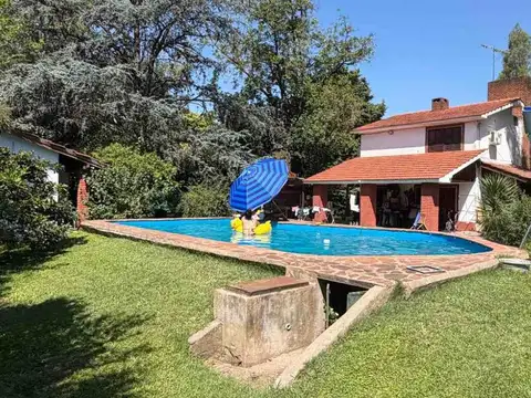 Casa en Venta con 3 cocheras