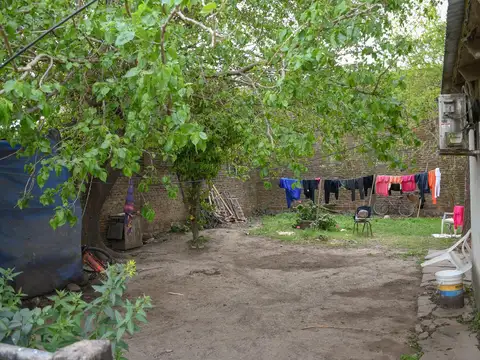 Casa 2 ambientes con 1 baño