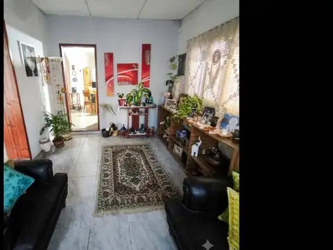 Casa 6 ambientes con 1 baño