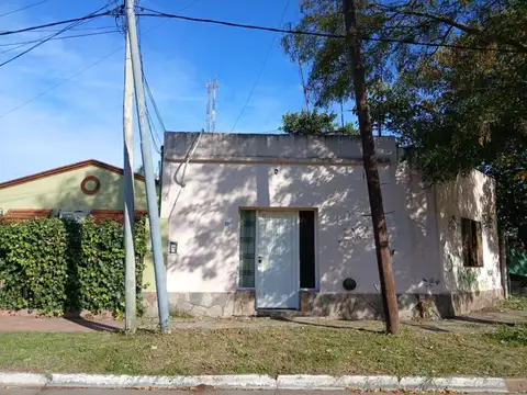 Pilar Centro! Casa 3 AMB en esquina, Todos los servicios!