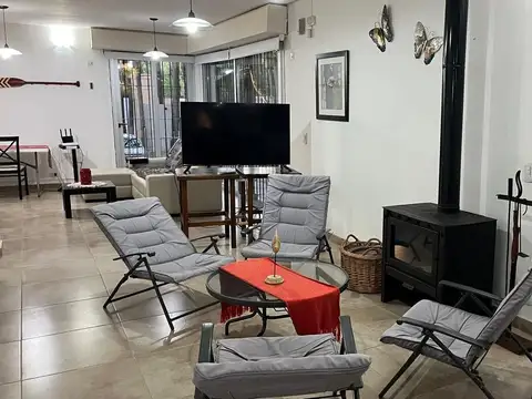 Casa 4 ambientes con 2 baños