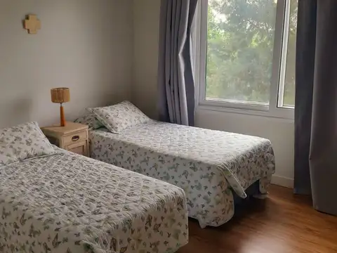 Casa 6 ambientes con 2 baños