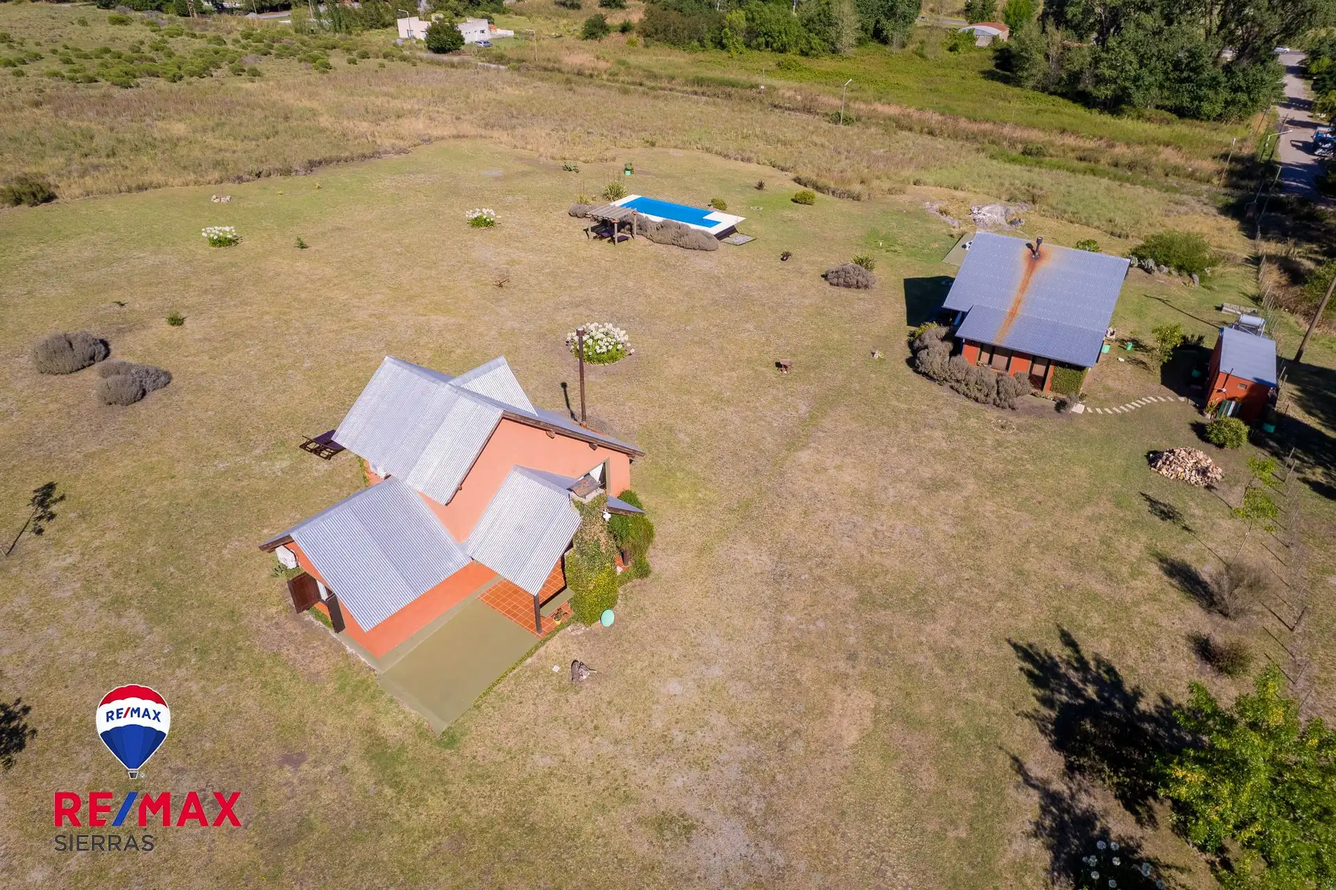 VENTA DOS CASAS DE CAMPO ZONA LA ELENA TANDIL