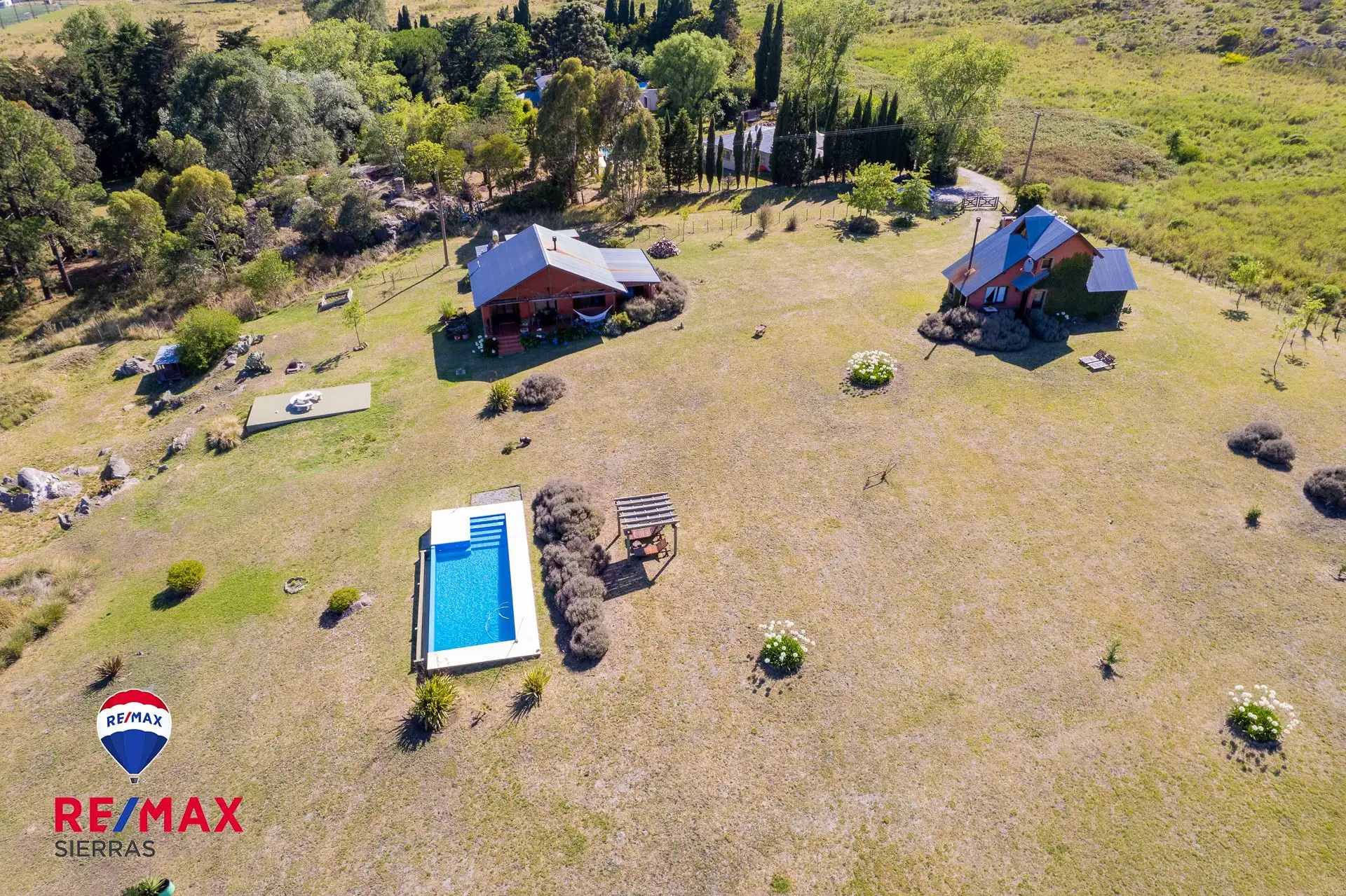 VENTA DOS CASAS DE CAMPO ZONA LA ELENA TANDIL