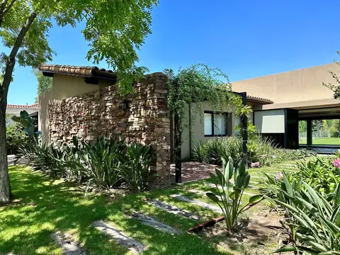 Casa  en Venta en Santa Barbara, Tigre, G.B.A. Zona Norte