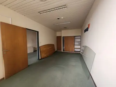 Oficina en Alquiler con 9 cocheras