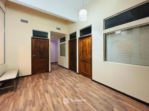 Oficina 8 ambientes con 2 baños