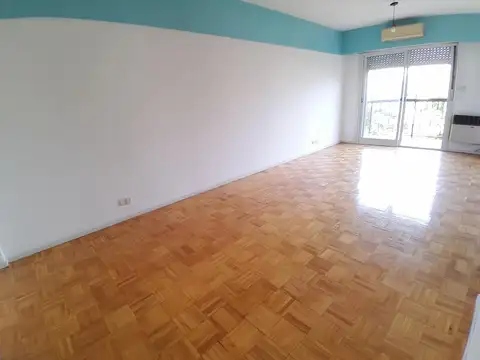 3 AMBIENTES AL FRENTE CON BALCON CORRIDO