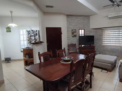 Venta Casa en Liniers 4 ambientes - Terraza cubierta