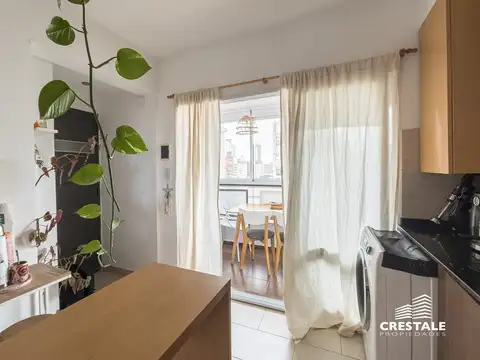 Venta - Monoambiente divisible con ventilación cruzada y balcón cerrado - Martin, Rosario.