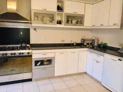 Casa 4 ambientes con 3 baños