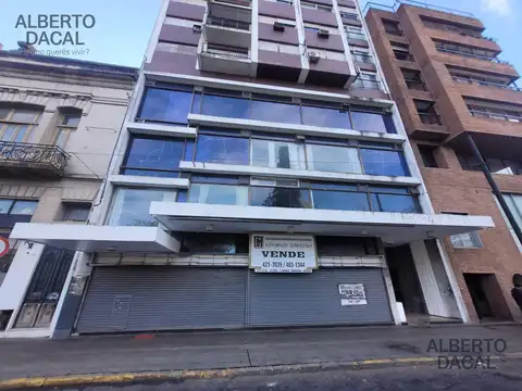 Oficina 14 ambientes con 5 baños