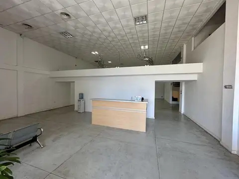 Salon de Fiesta/Oficinas en Primera junta