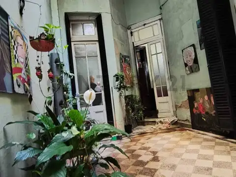 Av. Juan de Garay 300, Piso 0