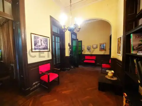 VENTA PH tipo Casa de 11 ambientes en SAN TELMO – Ideal Emprendimiento Comercial
