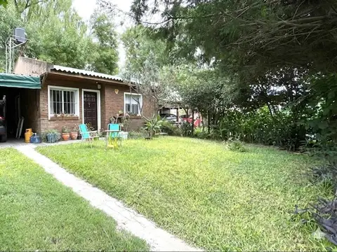 Venta- Casa 2 dormitorios con cochera y pileta en Funes