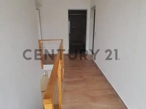 VENTA CASA 4 AMB CON PARQUE EN BARRIO LOS OLIVARES