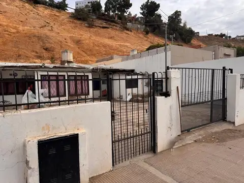 CASA ZONA COMERCIAL ( A REFACCIONAR)