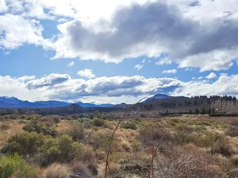 Amplio terreno con vista al lago 