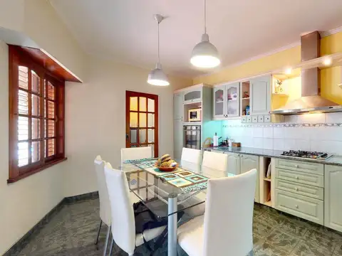 Casa 4 ambientes con 4 baños