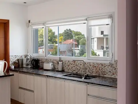 Casa 4 ambientes con 4 baños