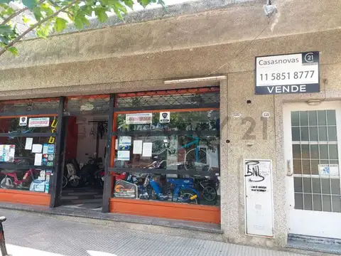 Venta Casa 4 ambientes con local al frente en Floresta
