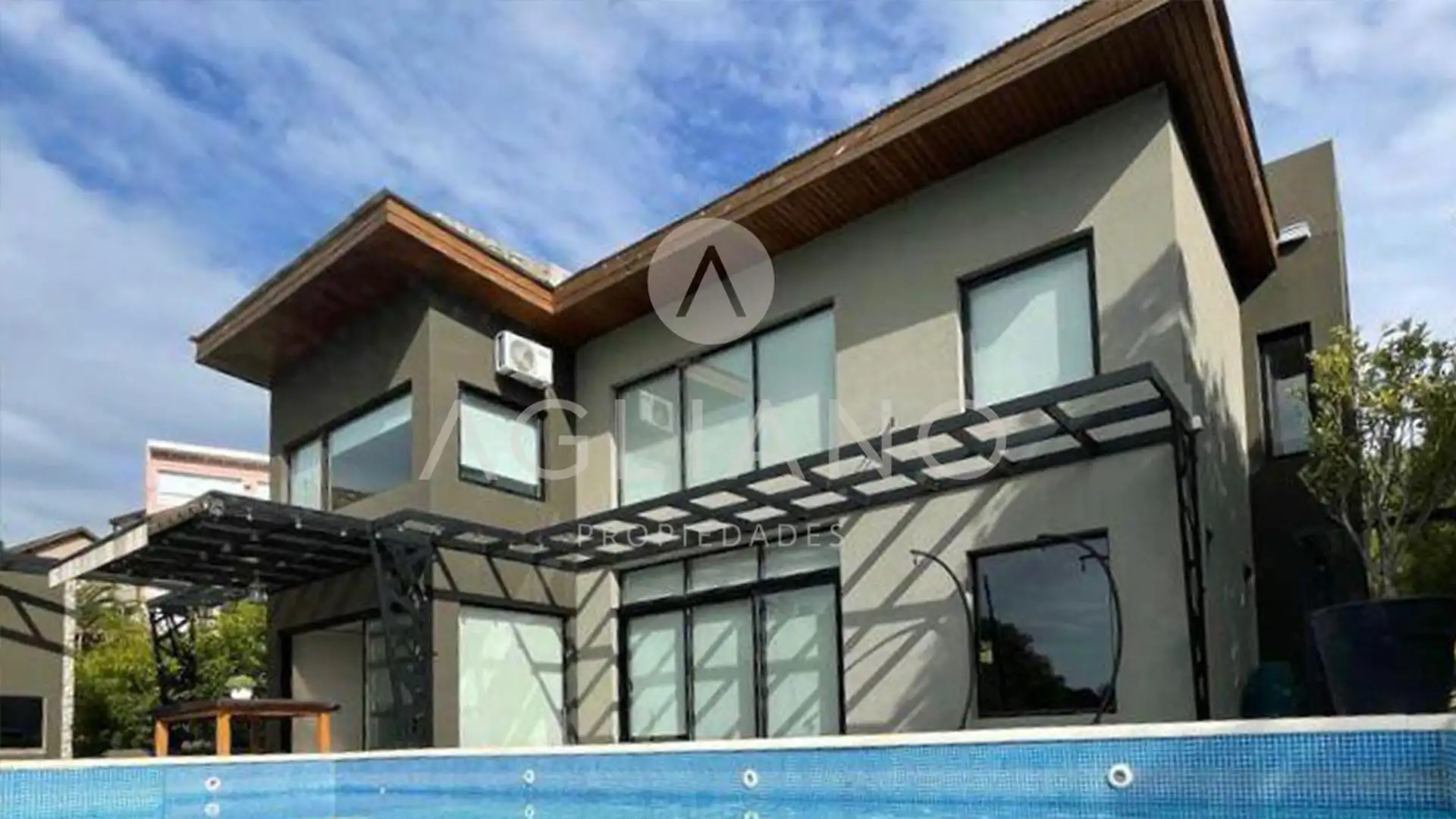 Venta Casa 5 Ambientes en Sierra De Los Padres