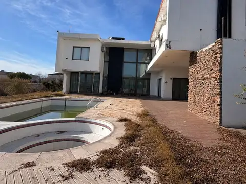 Casa en Venta con 2 cocheras