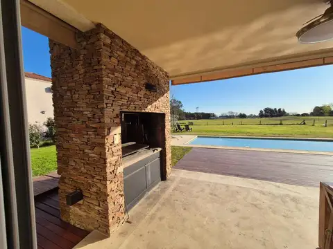 Casa 5 ambientes con 3 baños