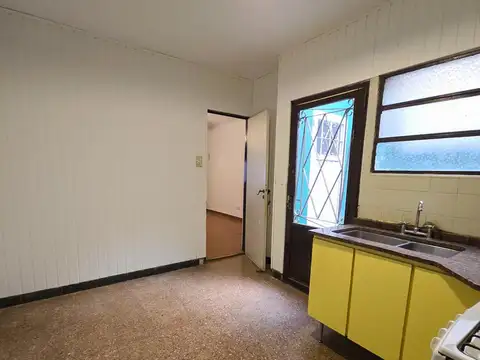 Alvear  465 - Departamento de Pasillo con Patio y Terraza a una Cuadra de Bvrd. Oroño