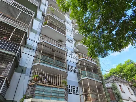 MUY BUEN DEPARTAMENTO 2 AMB. - COCINA SEPARADA - LAVADERO INDEPENDIENTE - MUY LUMINOSO