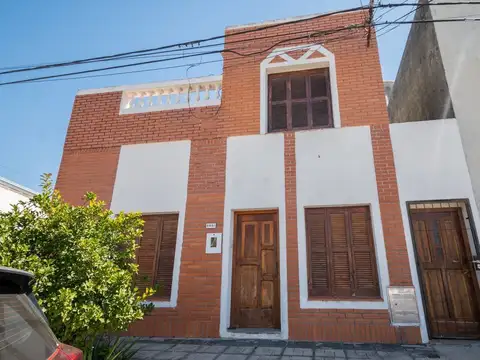 CASA EN PASAJE ECHEVERRIA 6681