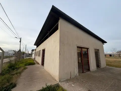 CASA EN VENTA EN GONNET A TERMINAR - CON PARQUE - 2 DORMITORIOS - VILLA CASTELLS