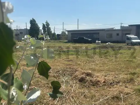 CASA EN VENTA EN GONNET A TERMINAR - CON PARQUE - 2 DORMITORIOS - VILLA CASTELLS