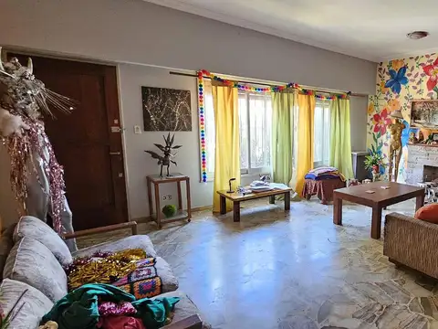 Casa 4 ambientes con 2 baños