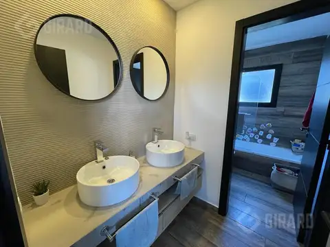 Casa 4 ambientes con 4 baños